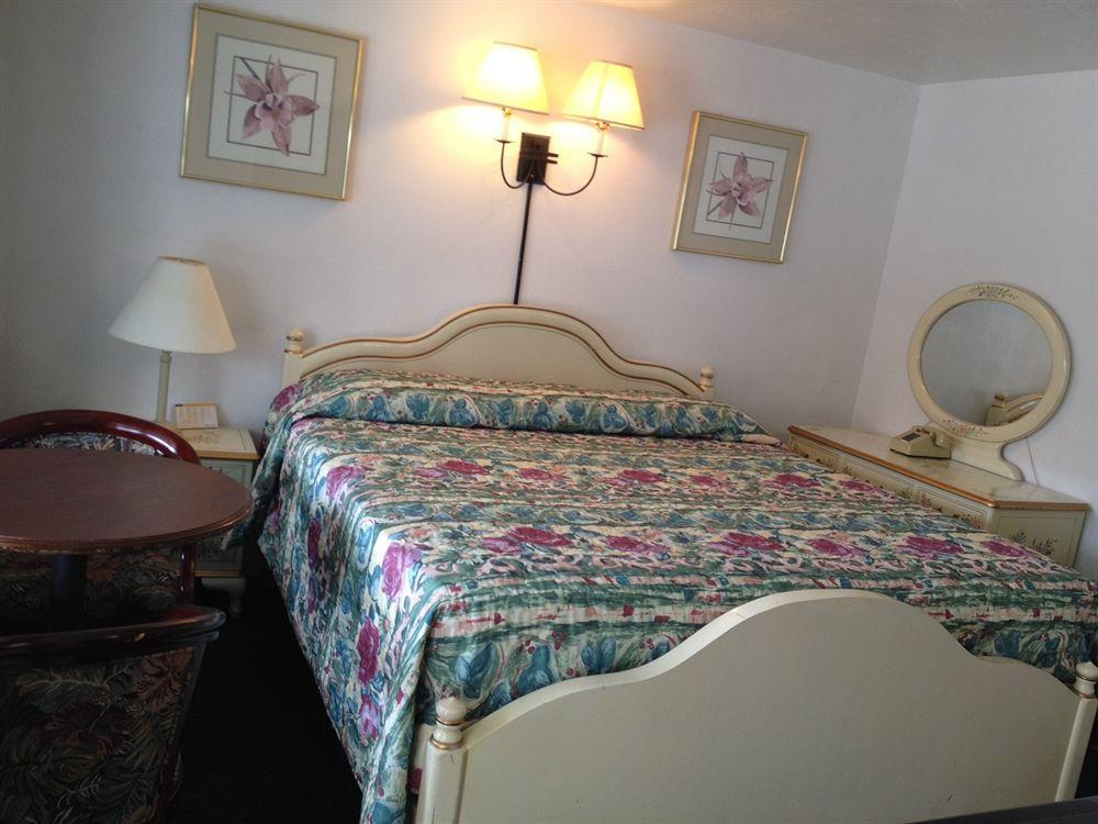 Three Oaks Motel - Тайтусвилл Экстерьер фото